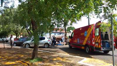 Acidente no centro resulta em motoqueiro ferido